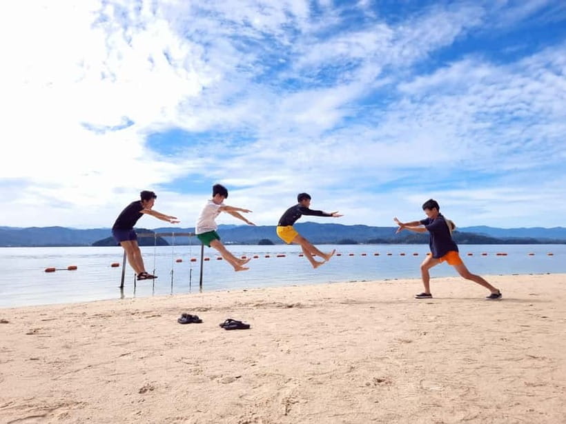Sabah: Ara Dinawan Island - Welcome refreshments and island trails: the calm before the water