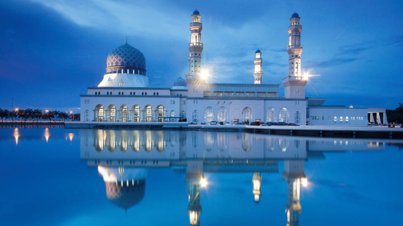 Sabah : Kota Kinabalu City Tour - Masjid Bandaraya Kota Kinabalu: the mosque stop for photos that still feel respectful