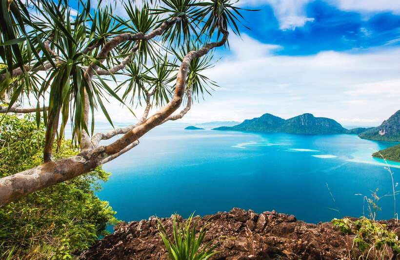 Semporna: Bohey 3 Islands Hike, Snorkel/Dive Tour with Lunch - Mantabuan island: sea-gypsy remnants and guided reef time