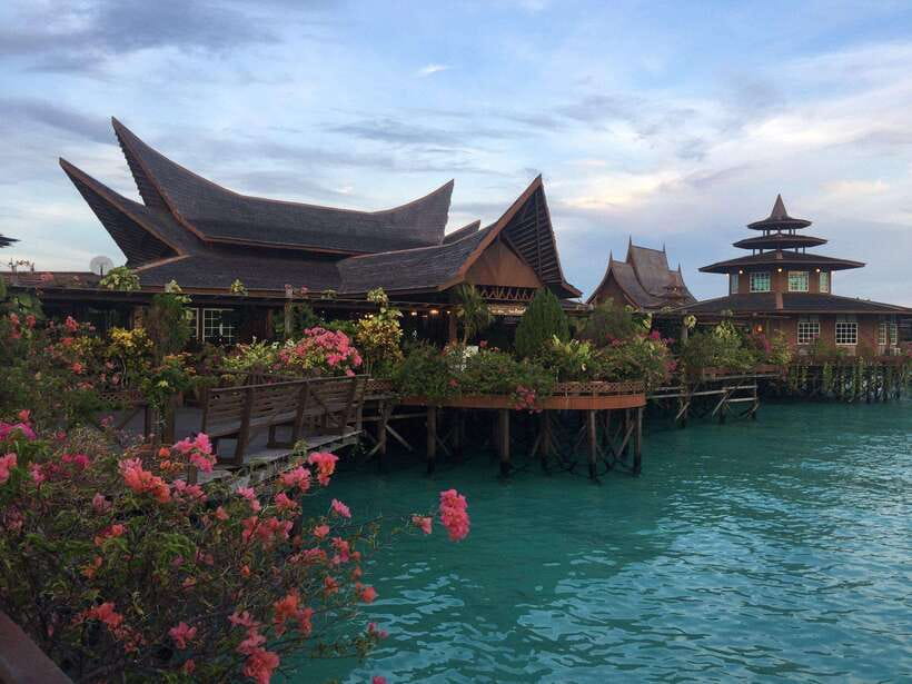Semporna: Mabul and Kapalai Trip in Snorkel or Dive & Lunch - First Stop in the Water at Mabul Island, Scuba Intro or Snorkeling With Real Safety Steps