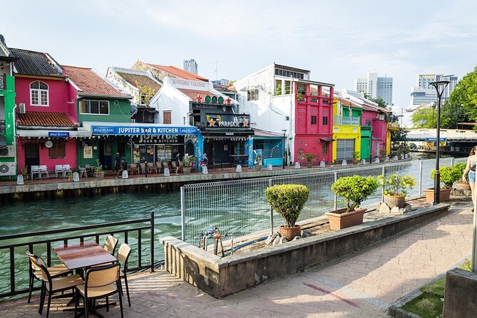 Small Group Melaka After Dark Food Tour - Why this Melaka after-dark walk works better than daytime sightseeing