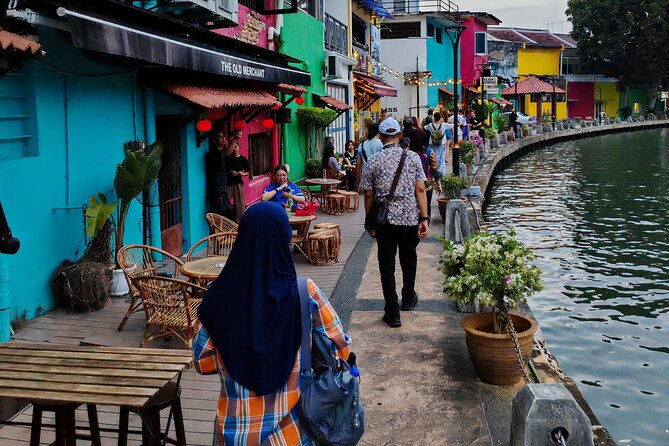 Small Group Melaka After Dark Food Tour - Kampung Morten: eating near living heritage