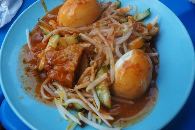 The 10 Tastings of Kuala Lumpur With Locals: Private Street Food Tour - The 10 tastings: how the mix of Malay, Chinese, and Indian flavors makes sense