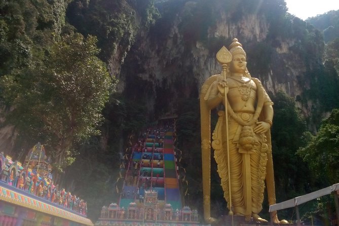 Wonders of Kuala Lumpur City & Countryside + Batu Caves (Private Guided Tour) - Petronas Twin Towers and National Monument: modern icons and national memory
